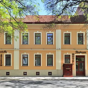 Partium Отель